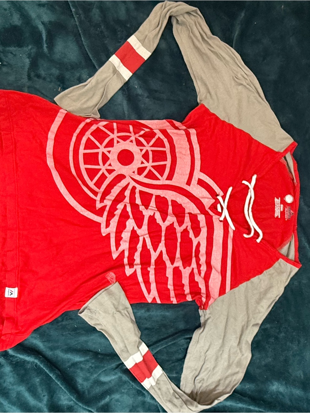 Women’s Red Wings Hooded Raglan Top (M)